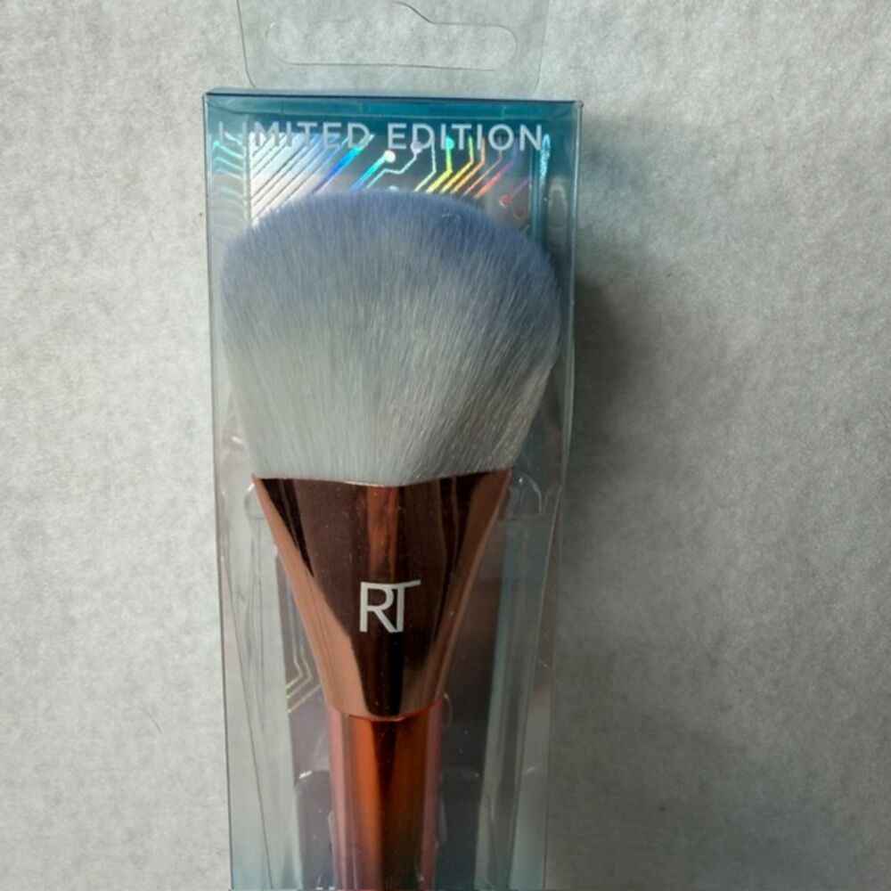 Real Techniques Brush Crush Life Force 003 powder brush NIP - Picture 2 of 4